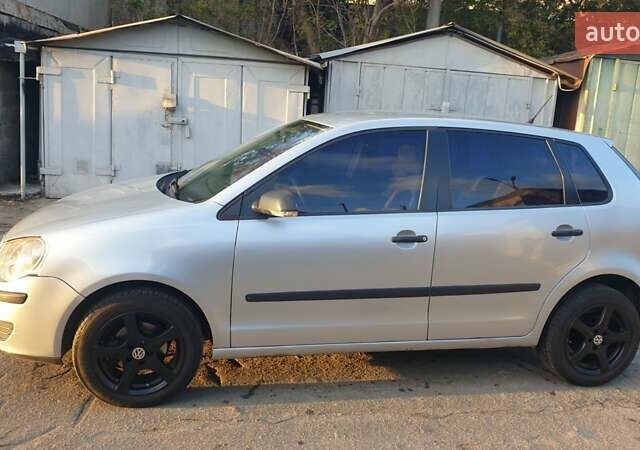 Серый Фольксваген Поло, объемом двигателя 1.4 л и пробегом 333 тыс. км за 3000 $, фото 9 на Automoto.ua
