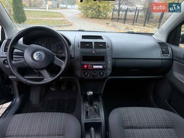 Серый Фольксваген Поло, объемом двигателя 1.4 л и пробегом 208 тыс. км за 4600 $, фото 11 на Automoto.ua