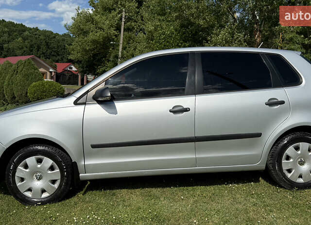 Серый Фольксваген Поло, объемом двигателя 1.39 л и пробегом 133 тыс. км за 4500 $, фото 2 на Automoto.ua