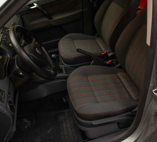 Сірий Фольксваген Поло, об'ємом двигуна 1.4 л та пробігом 183 тис. км за 5200 $, фото 6 на Automoto.ua