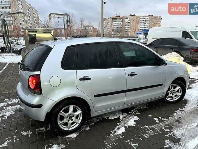 Серый Фольксваген Поло, объемом двигателя 1.4 л и пробегом 170 тыс. км за 4200 $, фото 2 на Automoto.ua