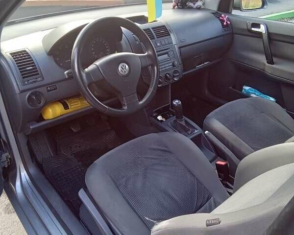 Сірий Фольксваген Поло, об'ємом двигуна 1.2 л та пробігом 243 тис. км за 3500 $, фото 5 на Automoto.ua