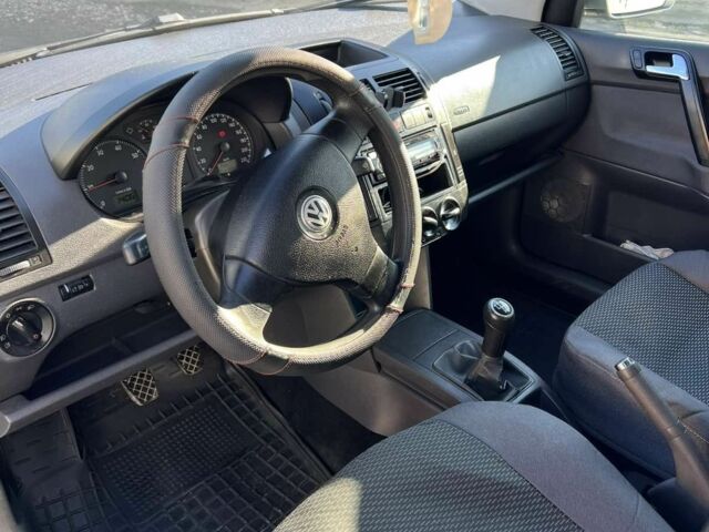 Серый Фольксваген Поло, объемом двигателя 1.4 л и пробегом 157 тыс. км за 4700 $, фото 8 на Automoto.ua