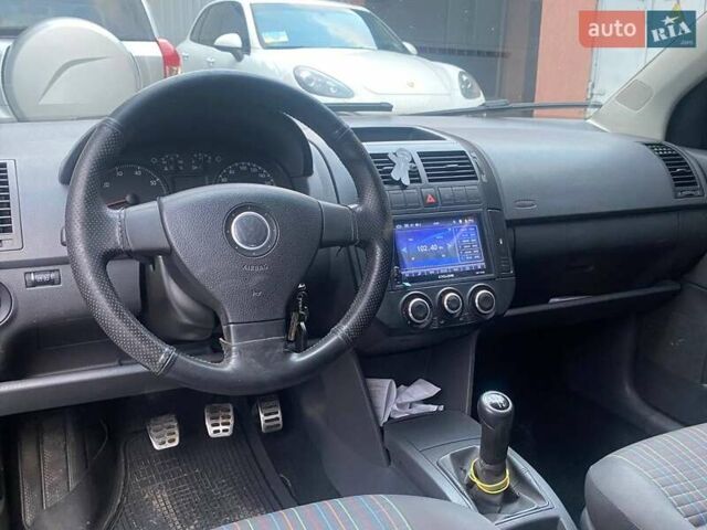 Серый Фольксваген Поло, объемом двигателя 1.4 л и пробегом 260 тыс. км за 3500 $, фото 3 на Automoto.ua