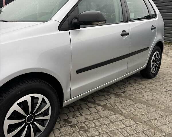 Серый Фольксваген Поло, объемом двигателя 1.39 л и пробегом 212 тыс. км за 5400 $, фото 4 на Automoto.ua