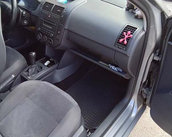 Сірий Фольксваген Поло, об'ємом двигуна 1.2 л та пробігом 243 тис. км за 3500 $, фото 9 на Automoto.ua