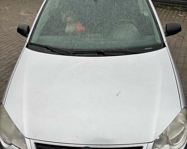 Серый Фольксваген Поло, объемом двигателя 1.39 л и пробегом 212 тыс. км за 5400 $, фото 5 на Automoto.ua