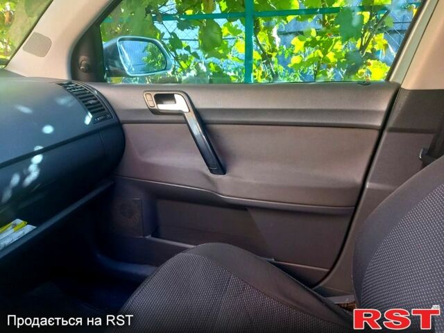 Серый Фольксваген Поло, объемом двигателя 1.4 л и пробегом 328 тыс. км за 4350 $, фото 6 на Automoto.ua