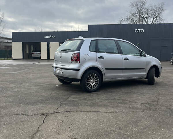 Серый Фольксваген Поло, объемом двигателя 1.39 л и пробегом 300 тыс. км за 4900 $, фото 4 на Automoto.ua