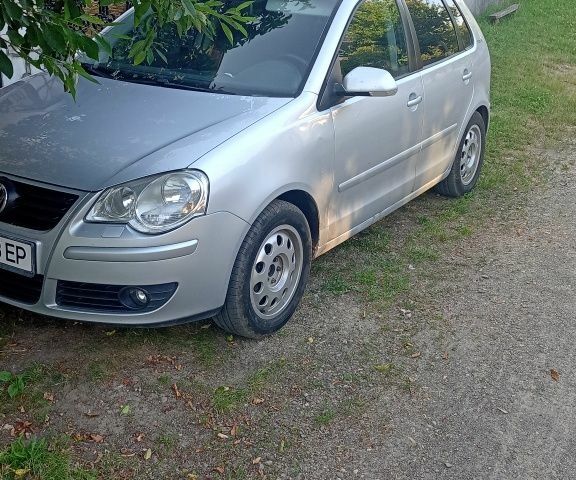 Серый Фольксваген Поло, объемом двигателя 1.4 л и пробегом 225 тыс. км за 4900 $, фото 7 на Automoto.ua