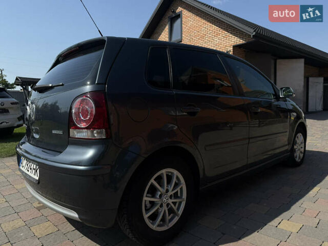 Серый Фольксваген Поло, объемом двигателя 1.4 л и пробегом 310 тыс. км за 4800 $, фото 4 на Automoto.ua