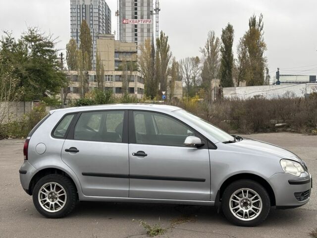 Сірий Фольксваген Поло, об'ємом двигуна 1.4 л та пробігом 276 тис. км за 5300 $, фото 2 на Automoto.ua