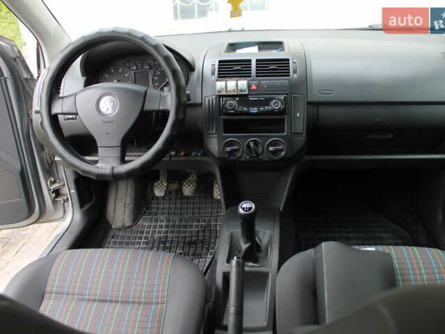 Серый Фольксваген Поло, объемом двигателя 1.4 л и пробегом 263 тыс. км за 4500 $, фото 18 на Automoto.ua