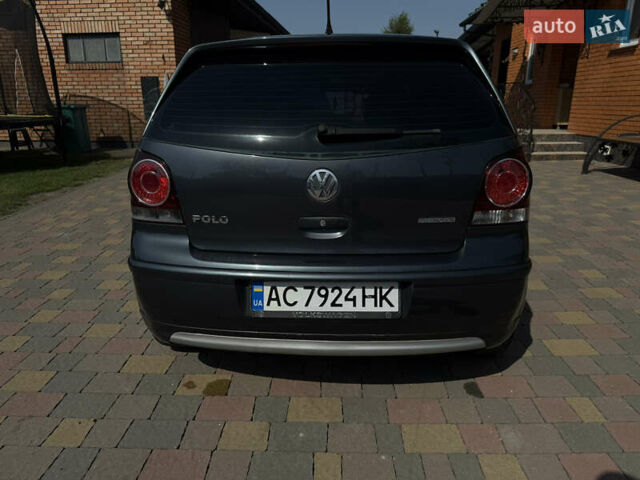 Серый Фольксваген Поло, объемом двигателя 1.4 л и пробегом 310 тыс. км за 4800 $, фото 5 на Automoto.ua