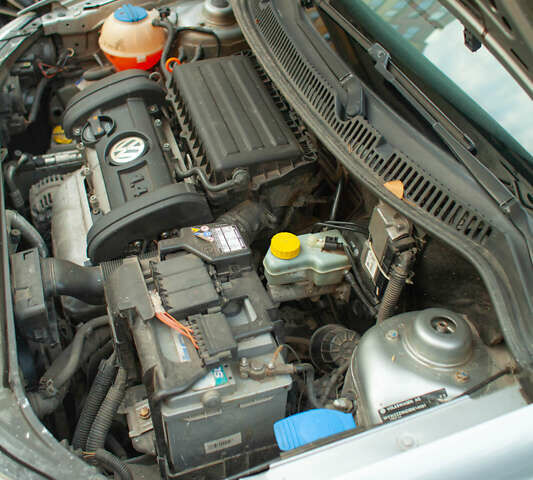 Сірий Фольксваген Поло, об'ємом двигуна 1.4 л та пробігом 183 тис. км за 5200 $, фото 9 на Automoto.ua