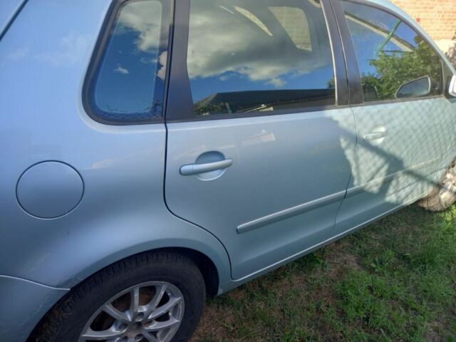 Серый Фольксваген Поло, объемом двигателя 1.4 л и пробегом 328 тыс. км за 4350 $, фото 3 на Automoto.ua