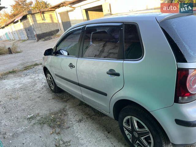 Сірий Фольксваген Поло, об'ємом двигуна 1.39 л та пробігом 137 тис. км за 4700 $, фото 7 на Automoto.ua