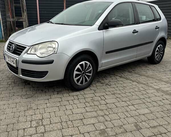 Серый Фольксваген Поло, объемом двигателя 1.39 л и пробегом 212 тыс. км за 5400 $, фото 1 на Automoto.ua