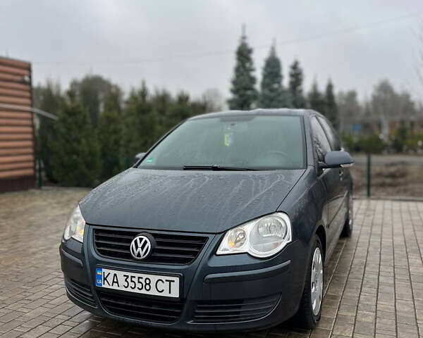 Серый Фольксваген Поло, объемом двигателя 1.57 л и пробегом 265 тыс. км за 4400 $, фото 1 на Automoto.ua