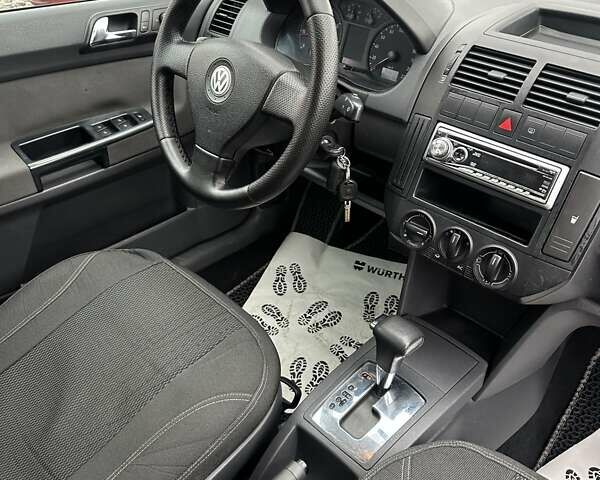 Серый Фольксваген Поло, объемом двигателя 1.4 л и пробегом 278 тыс. км за 5400 $, фото 17 на Automoto.ua