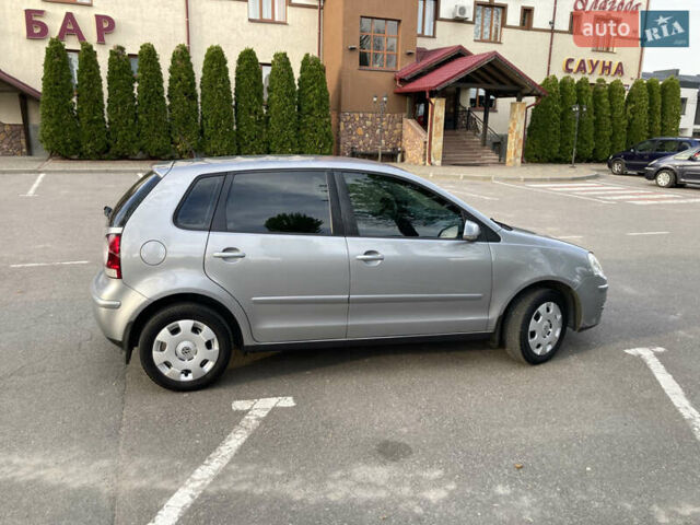 Серый Фольксваген Поло, объемом двигателя 1.39 л и пробегом 201 тыс. км за 4350 $, фото 4 на Automoto.ua