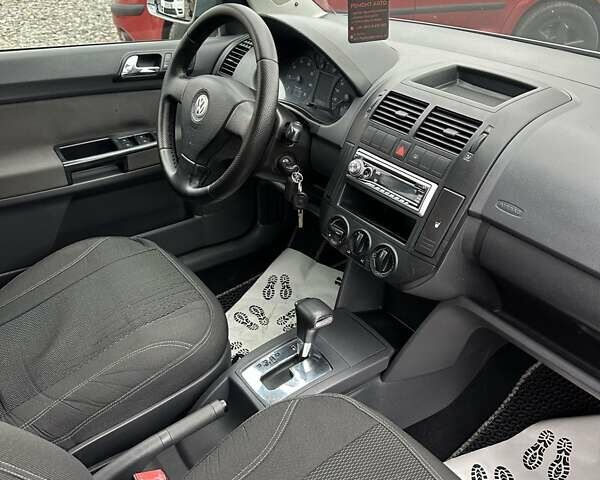 Серый Фольксваген Поло, объемом двигателя 1.4 л и пробегом 278 тыс. км за 5400 $, фото 9 на Automoto.ua