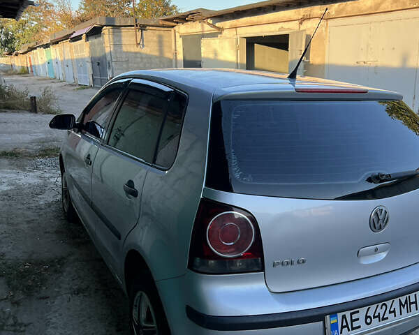 Сірий Фольксваген Поло, об'ємом двигуна 1.39 л та пробігом 137 тис. км за 4700 $, фото 6 на Automoto.ua