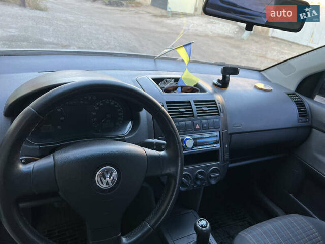 Сірий Фольксваген Поло, об'ємом двигуна 1.39 л та пробігом 137 тис. км за 4700 $, фото 11 на Automoto.ua