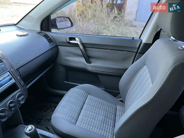 Сірий Фольксваген Поло, об'ємом двигуна 1.39 л та пробігом 137 тис. км за 4700 $, фото 12 на Automoto.ua