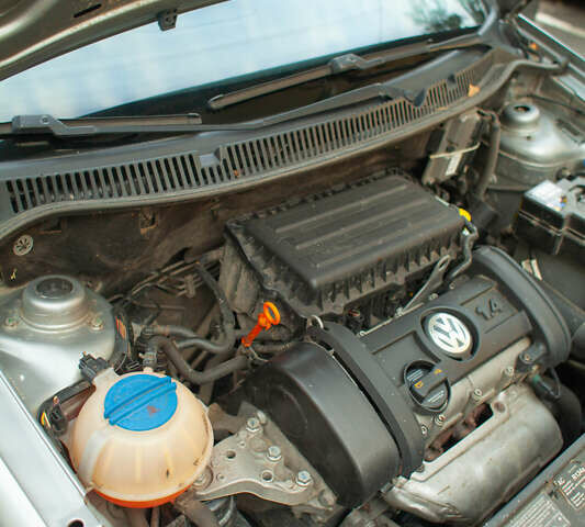 Сірий Фольксваген Поло, об'ємом двигуна 1.4 л та пробігом 183 тис. км за 5200 $, фото 10 на Automoto.ua