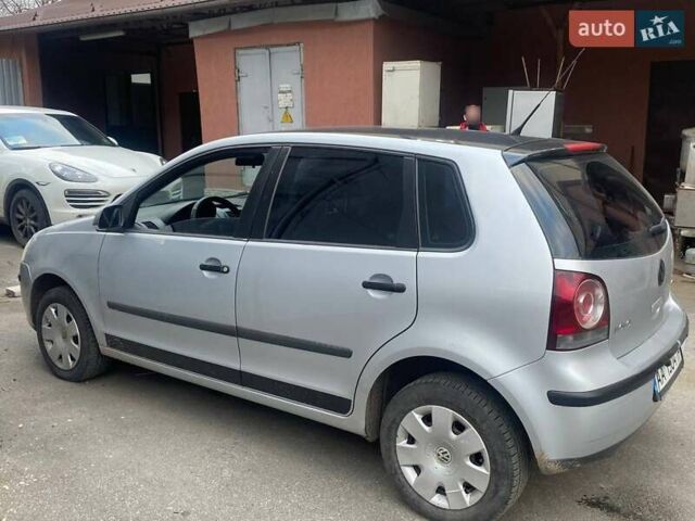 Серый Фольксваген Поло, объемом двигателя 1.4 л и пробегом 260 тыс. км за 3500 $, фото 1 на Automoto.ua