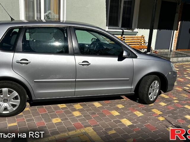 Серый Фольксваген Поло, объемом двигателя 1.4 л и пробегом 250 тыс. км за 5100 $, фото 3 на Automoto.ua