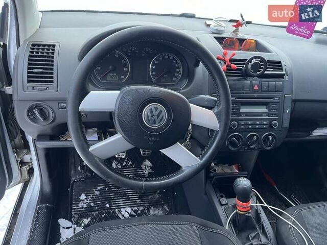 Серый Фольксваген Поло, объемом двигателя 1.4 л и пробегом 389 тыс. км за 4199 $, фото 13 на Automoto.ua