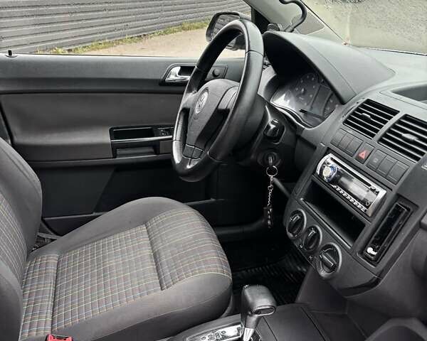 Серый Фольксваген Поло, объемом двигателя 1.39 л и пробегом 212 тыс. км за 5400 $, фото 19 на Automoto.ua