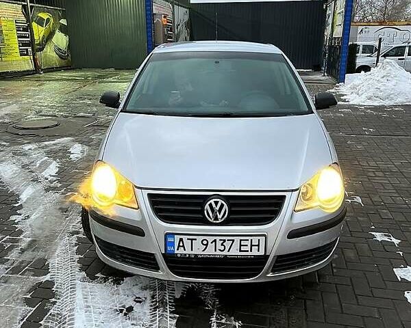 Серый Фольксваген Поло, объемом двигателя 1.4 л и пробегом 170 тыс. км за 4200 $, фото 5 на Automoto.ua