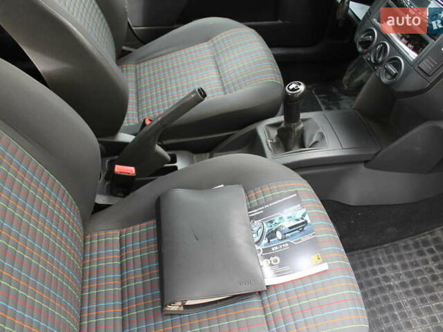 Серый Фольксваген Поло, объемом двигателя 1.4 л и пробегом 263 тыс. км за 4500 $, фото 16 на Automoto.ua