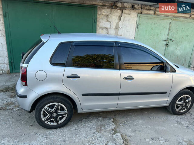 Сірий Фольксваген Поло, об'ємом двигуна 1.39 л та пробігом 137 тис. км за 4700 $, фото 3 на Automoto.ua