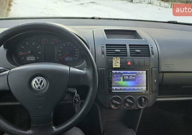 Серый Фольксваген Поло, объемом двигателя 1.4 л и пробегом 147 тыс. км за 4400 $, фото 4 на Automoto.ua