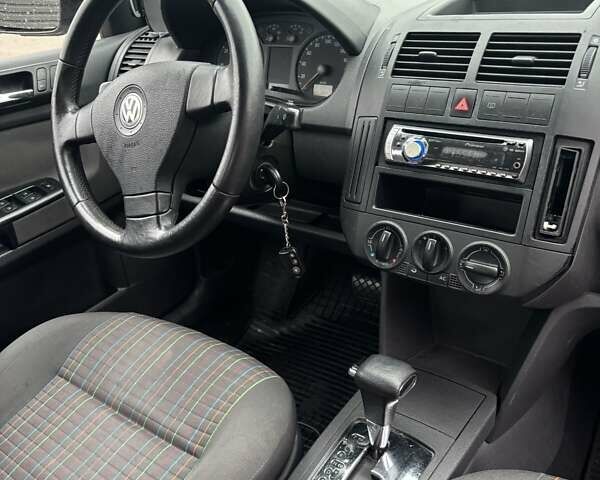 Серый Фольксваген Поло, объемом двигателя 1.39 л и пробегом 212 тыс. км за 5400 $, фото 13 на Automoto.ua