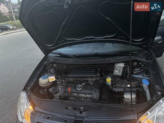 Сірий Фольксваген Поло, об'ємом двигуна 1.6 л та пробігом 220 тис. км за 4500 $, фото 5 на Automoto.ua