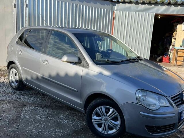 Серый Фольксваген Поло, объемом двигателя 1.4 л и пробегом 157 тыс. км за 4700 $, фото 2 на Automoto.ua