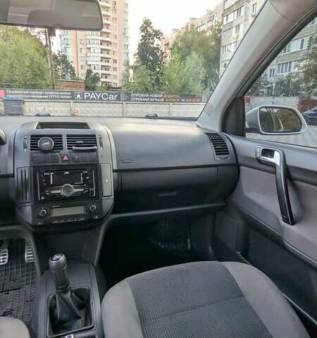 Сірий Фольксваген Поло, об'ємом двигуна 1.6 л та пробігом 188 тис. км за 5600 $, фото 31 на Automoto.ua