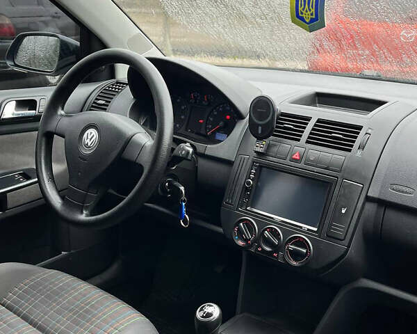 Серый Фольксваген Поло, объемом двигателя 1.57 л и пробегом 265 тыс. км за 4400 $, фото 8 на Automoto.ua