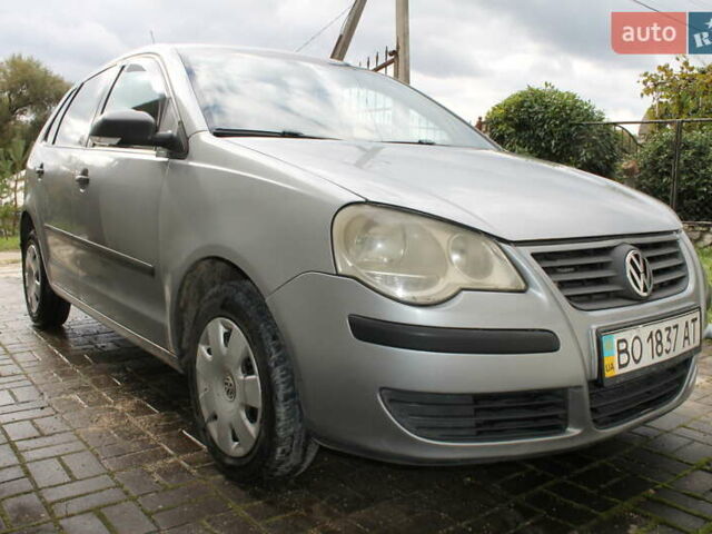 Серый Фольксваген Поло, объемом двигателя 1.4 л и пробегом 263 тыс. км за 4500 $, фото 2 на Automoto.ua