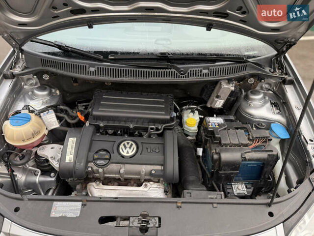 Серый Фольксваген Поло, объемом двигателя 1.39 л и пробегом 153 тыс. км за 3999 $, фото 38 на Automoto.ua