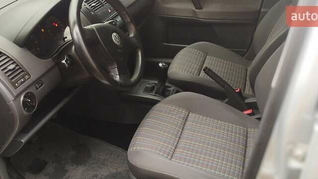 Серый Фольксваген Поло, объемом двигателя 1.4 л и пробегом 407 тыс. км за 5100 $, фото 17 на Automoto.ua