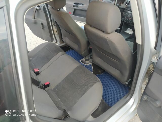 Серый Фольксваген Поло, объемом двигателя 1.2 л и пробегом 290 тыс. км за 4000 $, фото 5 на Automoto.ua