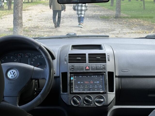 Серый Фольксваген Поло, объемом двигателя 1.2 л и пробегом 209 тыс. км за 3250 $, фото 7 на Automoto.ua