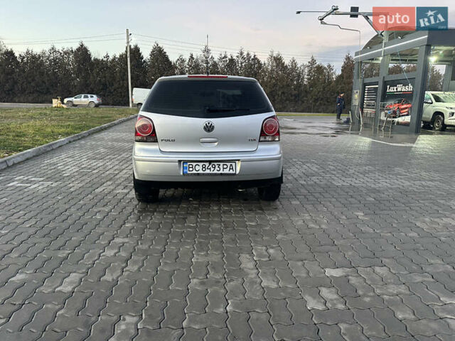 Сірий Фольксваген Поло, об'ємом двигуна 1.42 л та пробігом 223 тис. км за 4700 $, фото 6 на Automoto.ua