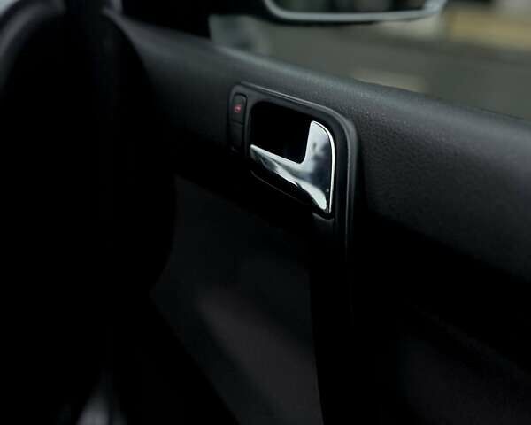 Серый Фольксваген Поло, объемом двигателя 1.39 л и пробегом 156 тыс. км за 4700 $, фото 4 на Automoto.ua